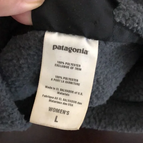 Patagonia Women’s Synchilla Arctic Fleece Jacket in Black & Grey, size Large - Picture 11 of 16